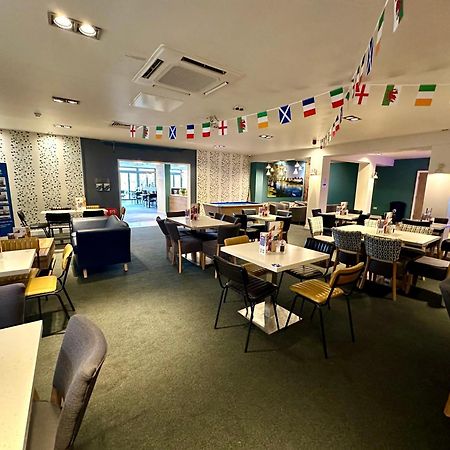Mallard Corner, Cosy Cotswold Lakeview Lodge เซาธ์เซอร์นีย์ ภายนอก รูปภาพ