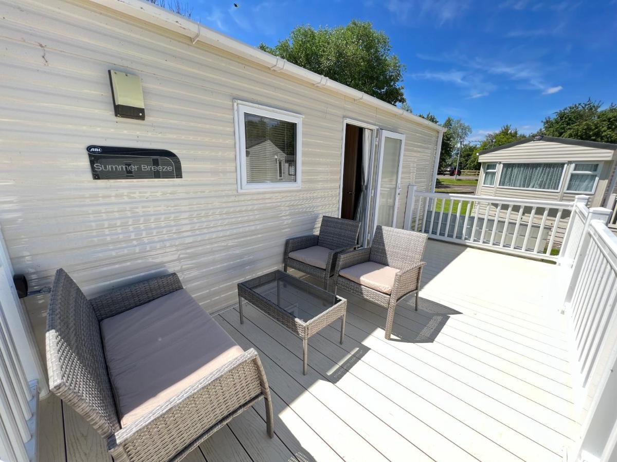 Mallard Corner, Cosy Cotswold Lakeview Lodge เซาธ์เซอร์นีย์ ภายนอก รูปภาพ