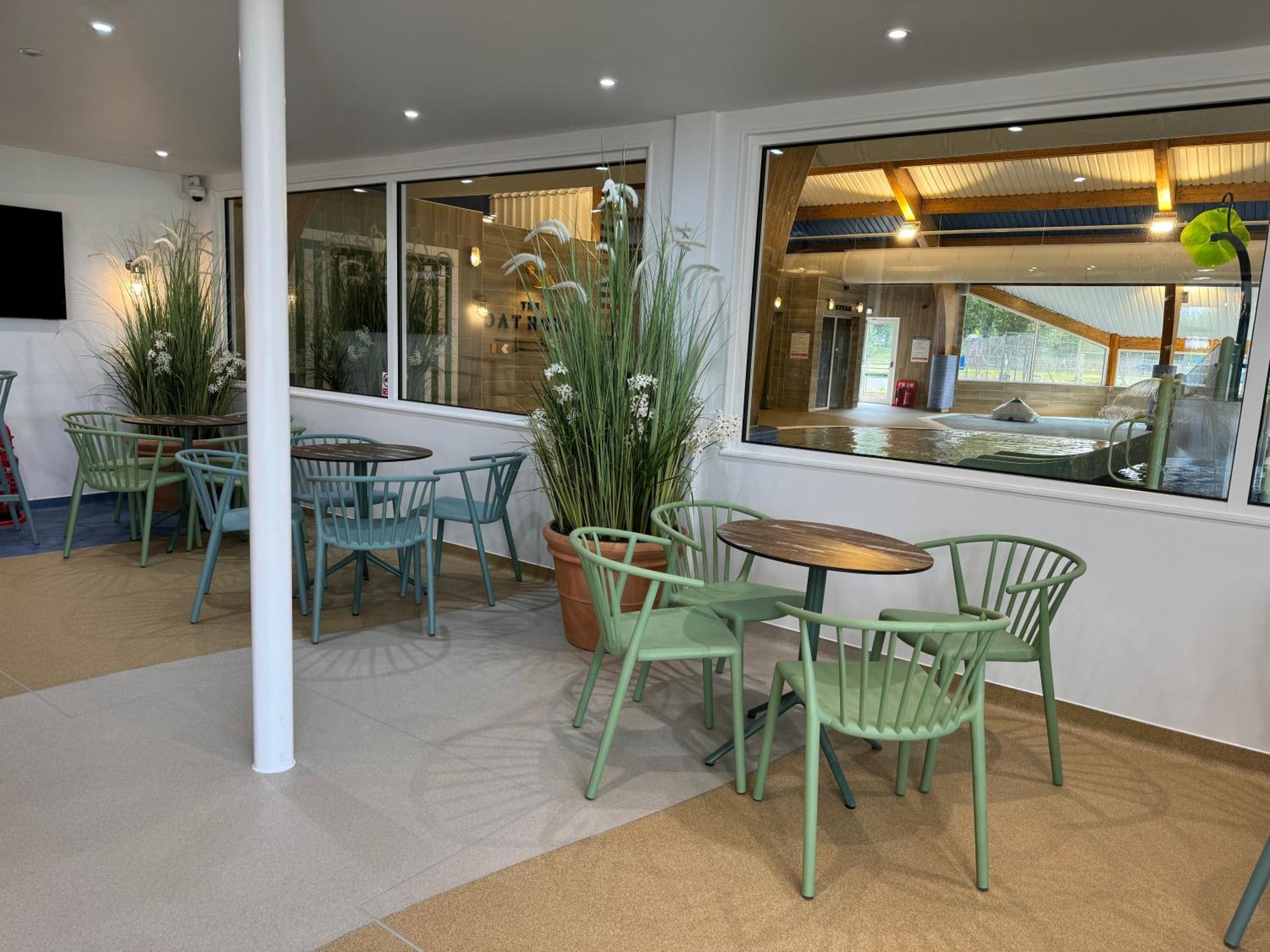 Mallard Corner, Cosy Cotswold Lakeview Lodge เซาธ์เซอร์นีย์ ภายนอก รูปภาพ