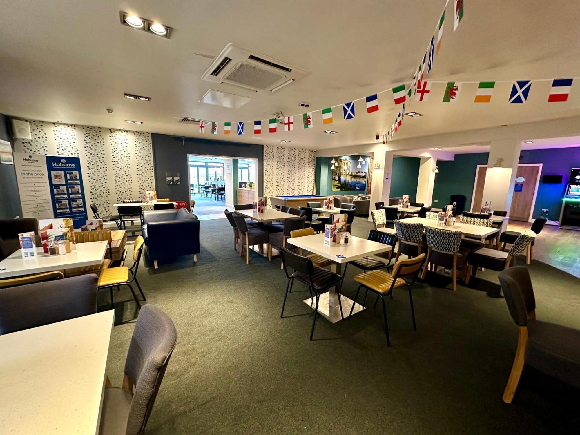 Mallard Corner, Cosy Cotswold Lakeview Lodge เซาธ์เซอร์นีย์ ภายนอก รูปภาพ